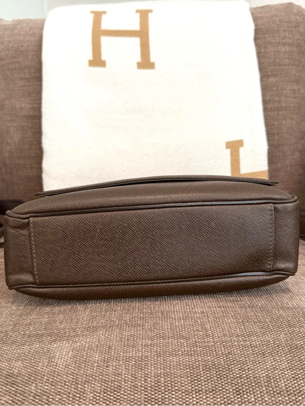 Authentic Louis Vuitton Roman Messenger bag M32852 brown taiga leather LV